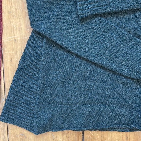 Balenciaga knit wool turtleneck sweater with flattering slight flare at … - Picture 2 of 6